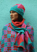 Load image into Gallery viewer, Triangular Patterned Pull Through Scarf
