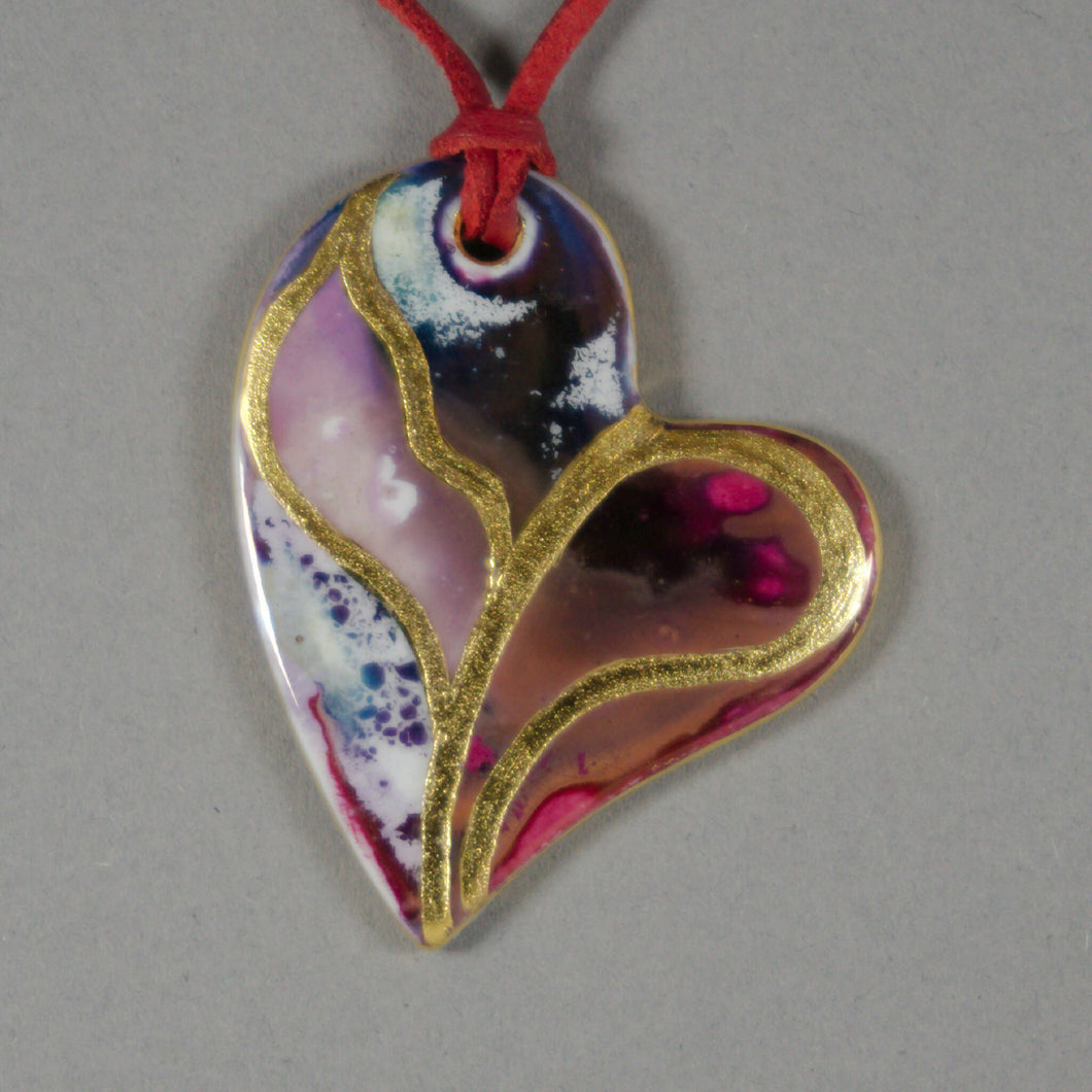 Heart-shaped pendant in ruby navy and white