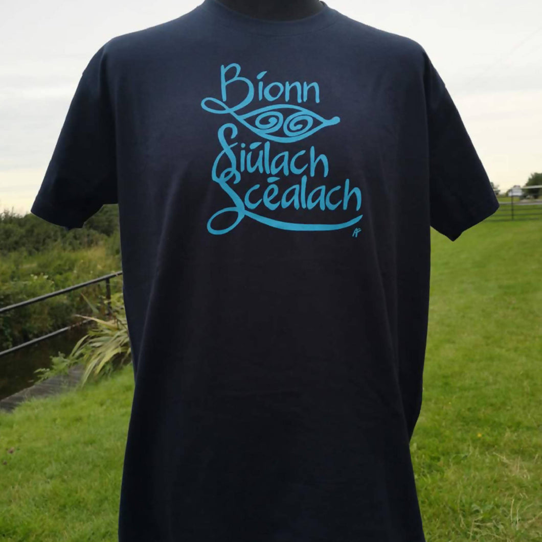 Men's Organic Irish Language Travel T-Shirt Navy