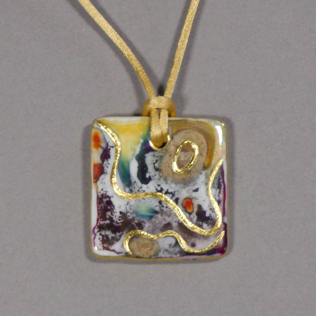 Square pendant in yellow and navy