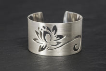 Load image into Gallery viewer, Lotus Flower Bangle
