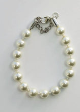 Load image into Gallery viewer, Classic Pearl Bracelet (Various Colours)
