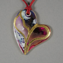 Load image into Gallery viewer, Heart-shaped pendant in ruby navy and white
