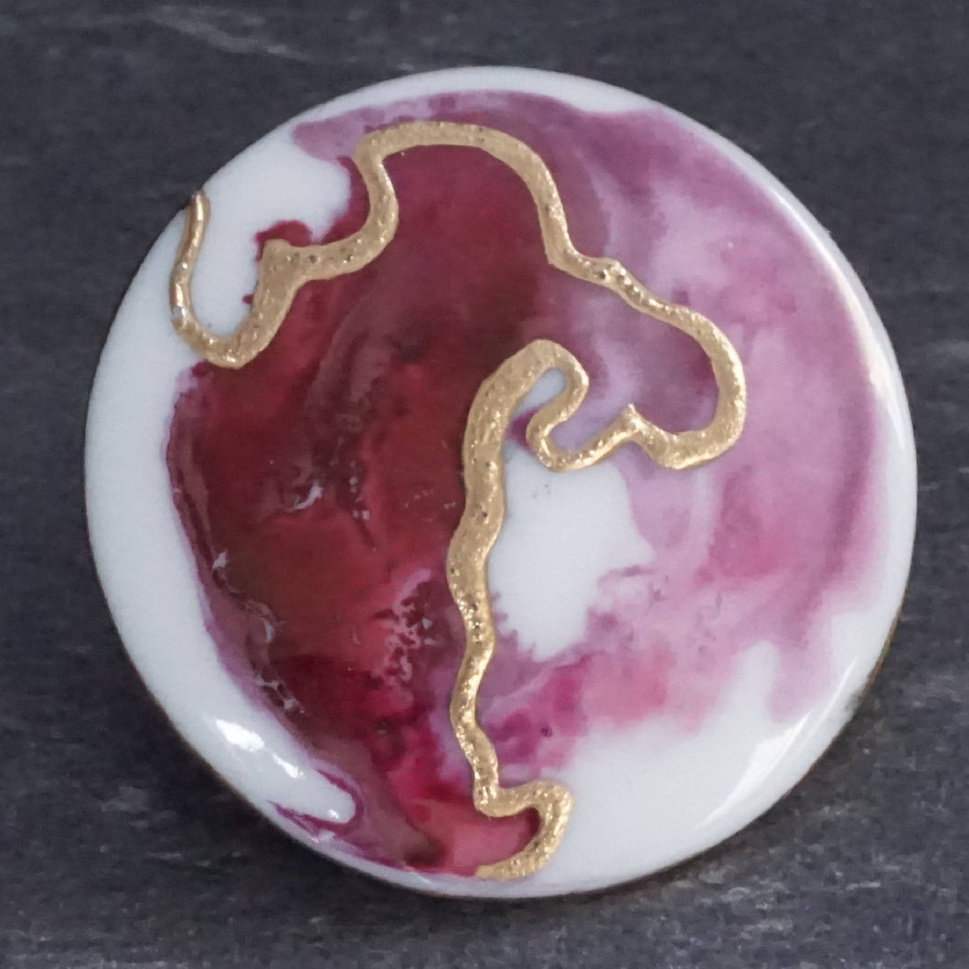 Round pink and carmine brooch (small)