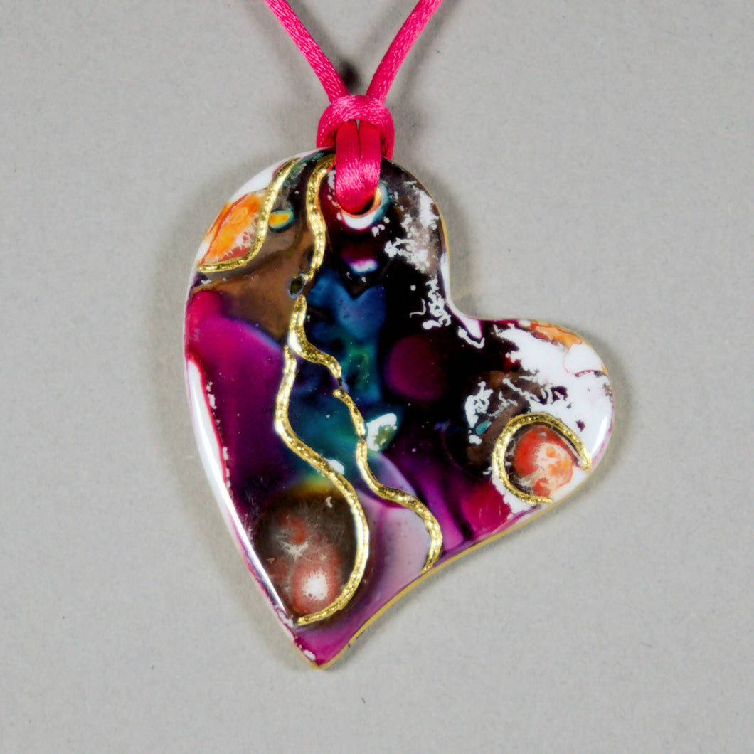 Heart-shaped pendant in carmine and pink